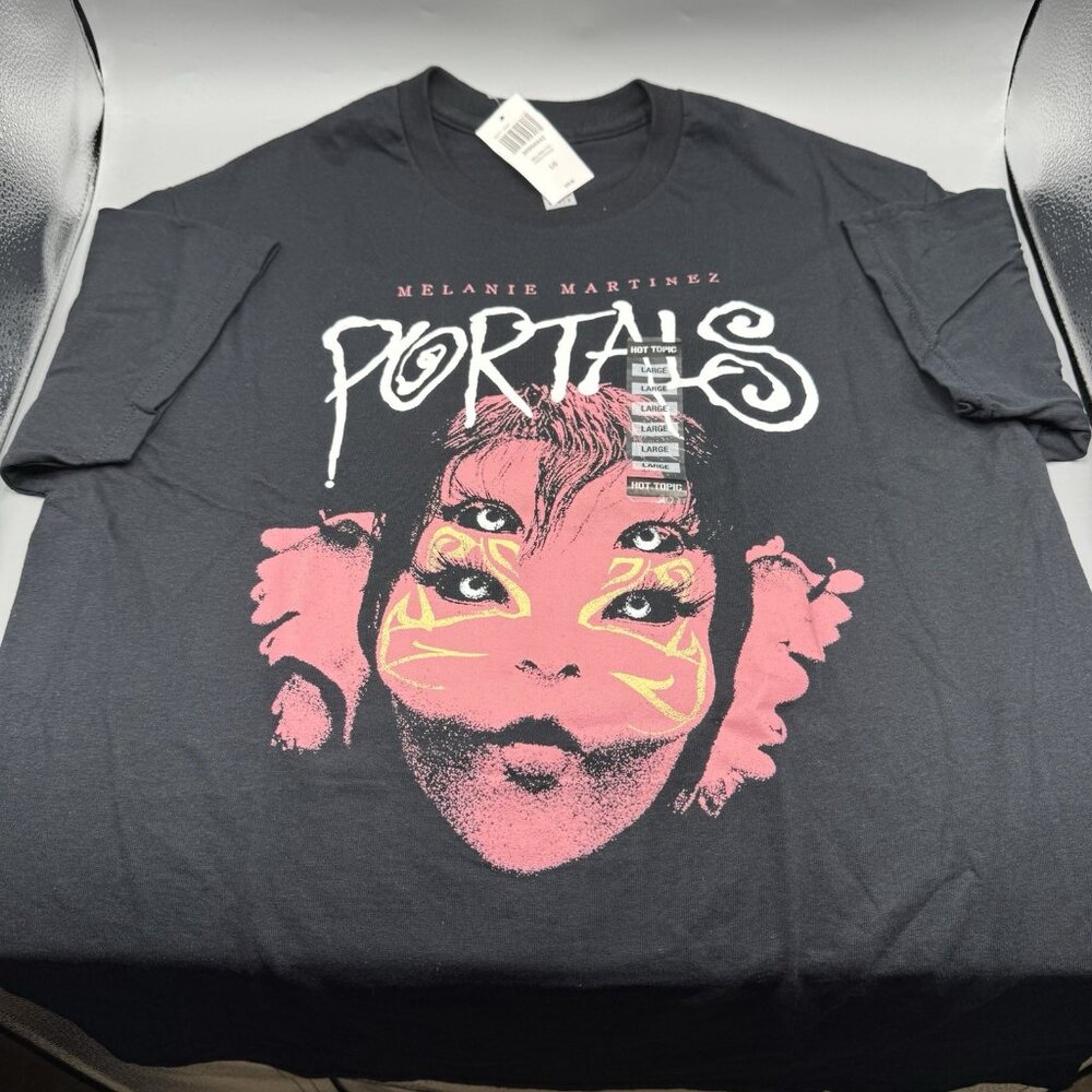 Melanie Martinez Portals Creature Face T-Shirt LARGE New